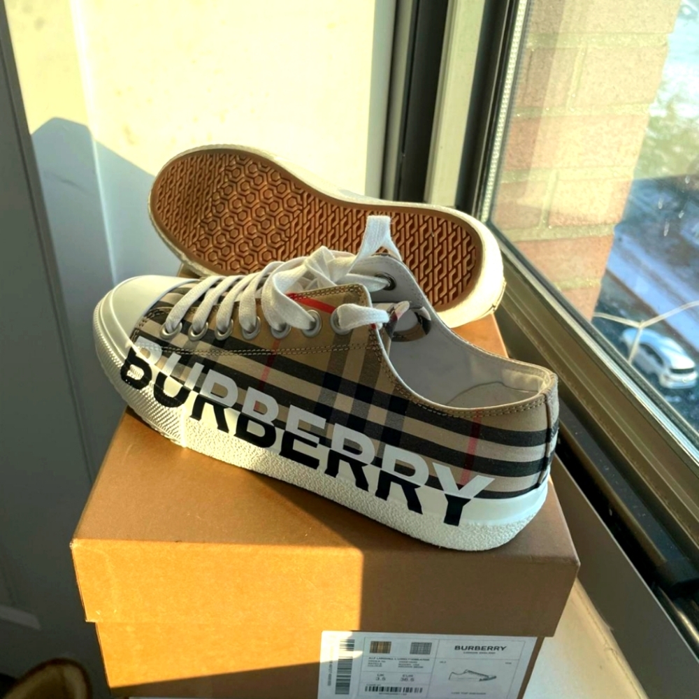 COPY - Burberry kids sneakers, size 6